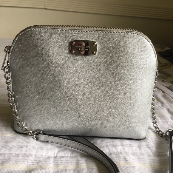 Michael Kors Handbags - Michael Kors Dome Crossbody/Satchel